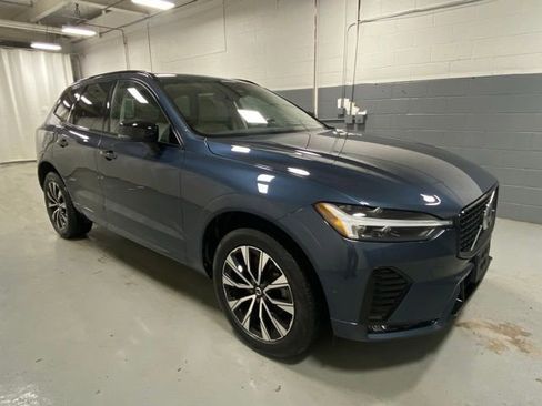 Used 2023 Volvo XC60 B5 Plus w/ Climate Package AWD/4WD image 4