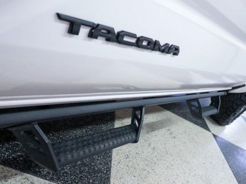 Used 2025 Toyota Tacoma TRD Sport AWD/4WD image 35