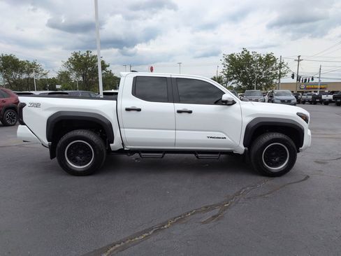 Used 2025 Toyota Tacoma TRD Off-Road w/ TRD Off Road Premium Package AWD/4WD image 6
