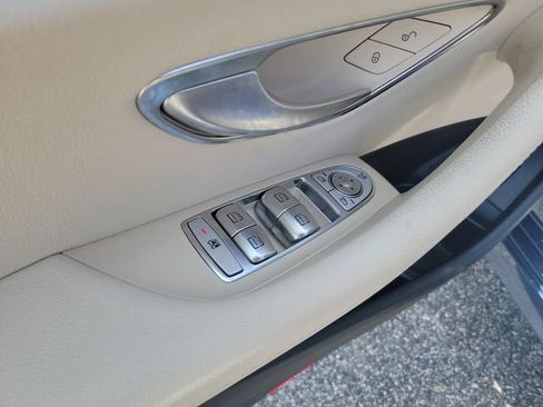 Used 2019 Mercedes-Benz E 300 4MATIC image 9