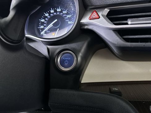 Used 2024 Toyota Sienna XLE AWD/4WD image 17