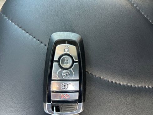 Used 2025 Ford Escape Platinum w/ Premium Technology Package AWD/4WD image 31