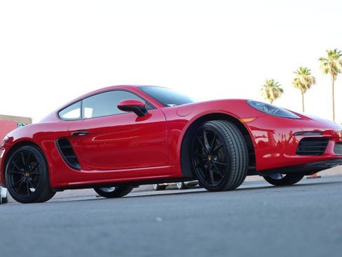 Used 2019 Porsche 718 Cayman RWD image 12