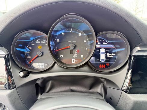 Used 2021 Porsche Macan image 32