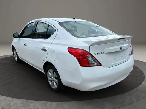 Used 2014 Nissan Versa SV w/ Convenience Package FWD image 3