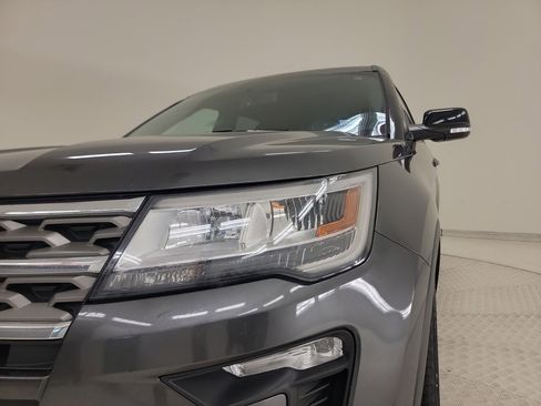 Used 2018 Ford Explorer XLT w/ Equipment Group 202A FWD image 9