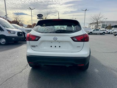 Used 2018 Nissan Rogue Sport S image 6