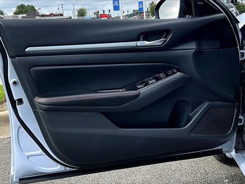 Certified 2024 Nissan Altima 2.5 SR image 17