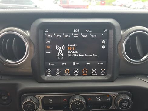 Used 2018 Jeep Wrangler Unlimited Sahara AWD/4WD image 18