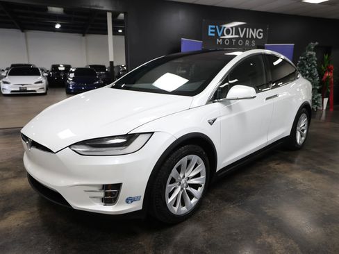 Used 2020 Tesla Model X Long Range image 4