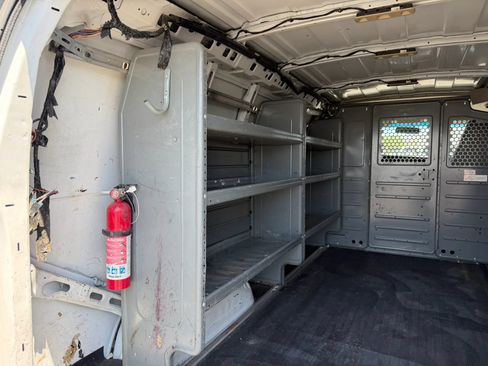Used 2017 Chevrolet Express 2500 RWD image 10