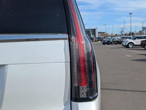 Used 2020 Cadillac Escalade Premium Luxury image 51