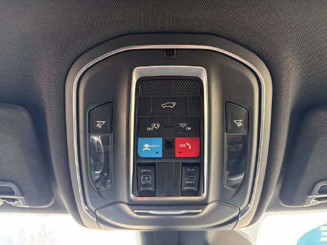 Used 2025 Jeep Grand Cherokee Altitude AWD/4WD image 14