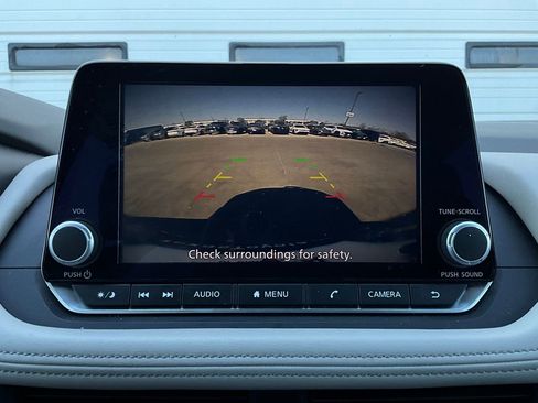 Used 2025 Nissan Rogue SV image 31