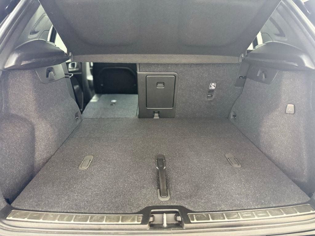 Used 2023 Volvo XC40 B5 Plus AWD/4WD image 27