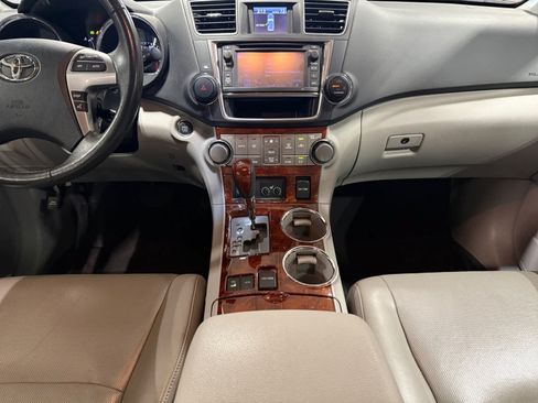 Used 2013 Toyota Highlander Limited AWD/4WD image 11