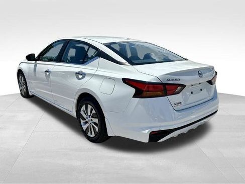 Certified 2025 Nissan Altima 2.5 S FWD image 9