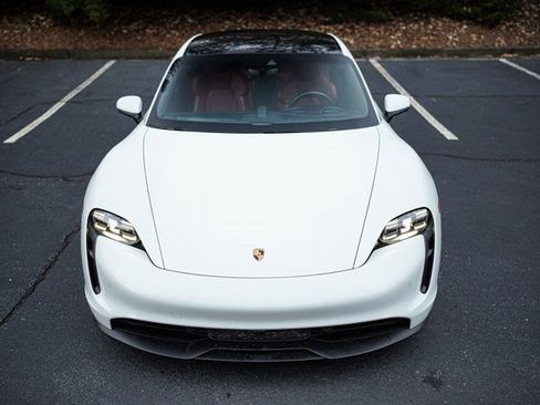 Used 2022 Porsche Taycan image 18