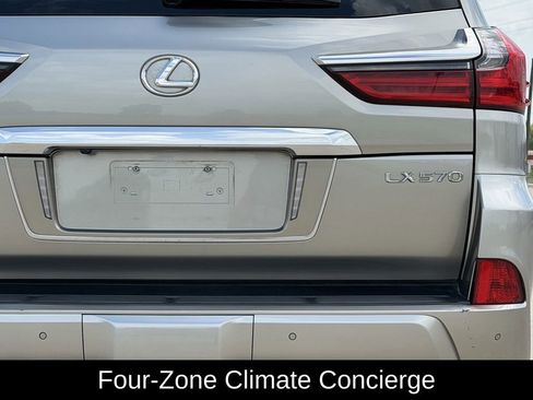 Used 2020 Lexus LX 570 4WD w/ Luxury Package image 9