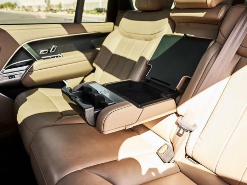 Used 2025 Land Rover Range Rover Long Wheelbase SE image 52