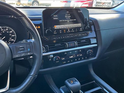 Used 2022 Nissan Pathfinder SL w/ Lighting Package (N92) image 6