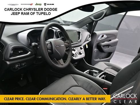 New 2026 Chrysler Pacifica Limited w/ Uconnect Theater Family Group image 10