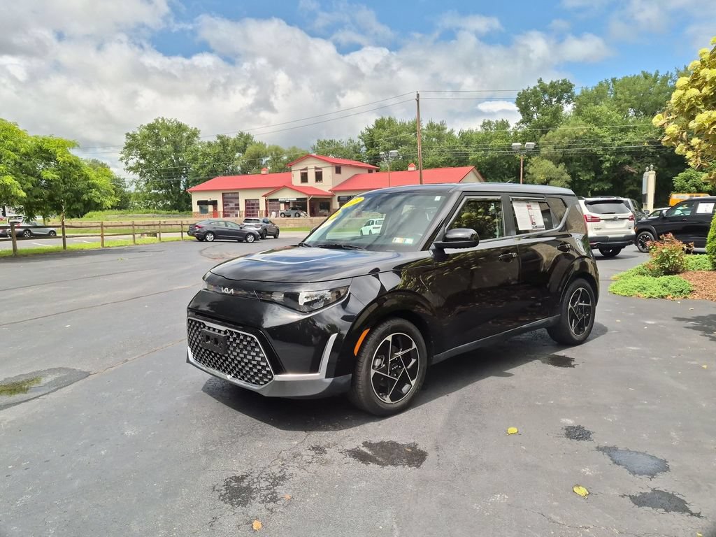 Used 2023 Kia Soul EX FWD image 1