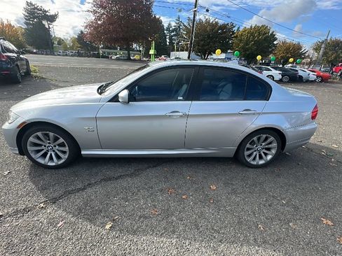 Used 2011 BMW 328i xDrive Sedan AWD/4WD image 6