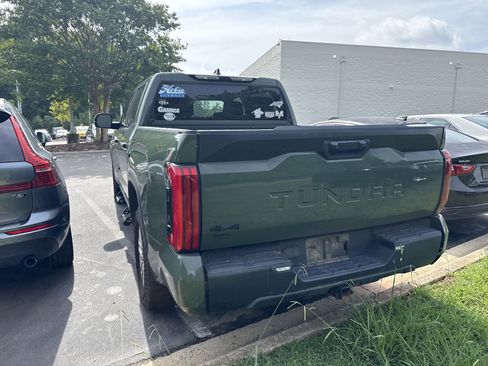 Used 2022 Toyota Tundra SR5 w/ SR5 Convenience Package AWD/4WD image 9