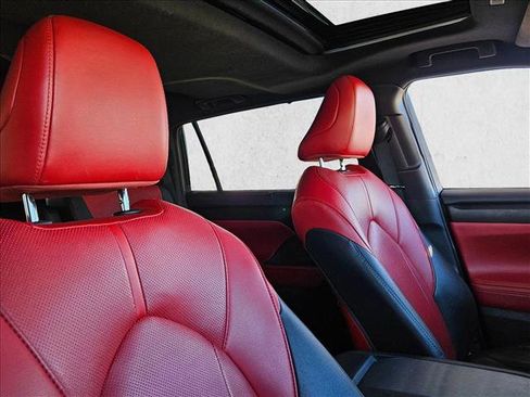 Used 2021 Toyota Highlander XSE image 27