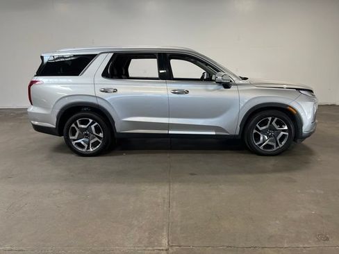Used 2024 Hyundai Palisade Limited FWD image 2