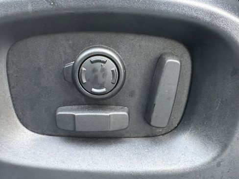 Used 2017 Land Rover Range Rover Sport SE image 18