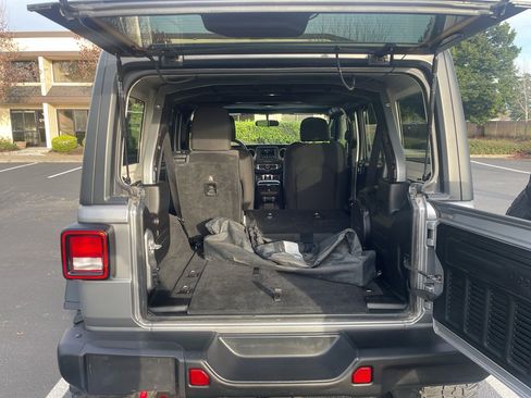 Used 2018 Jeep Wrangler Unlimited Sport S image 45