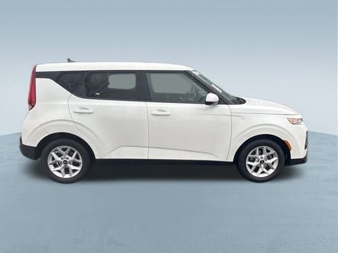 Used 2022 Kia Soul LX w/ Technology Package image 5