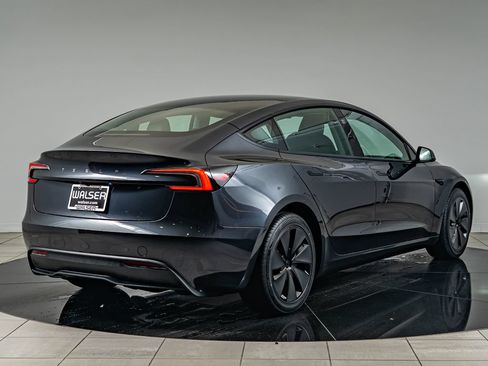 Used 2024 Tesla Model 3 Standard Range RWD image 5