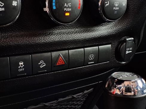 Used 2018 Jeep Wrangler Rubicon w/ Power Convenience Group AWD/4WD image 19