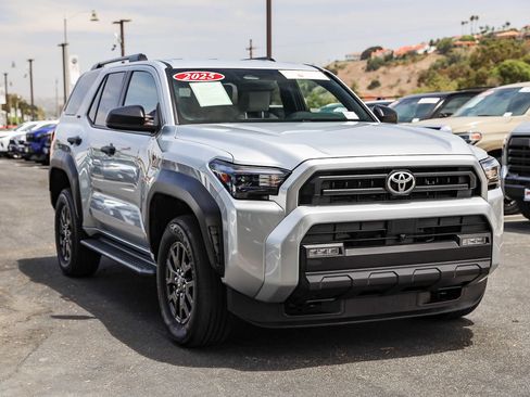 Certified 2025 Toyota 4Runner SR5 AWD/4WD image 3
