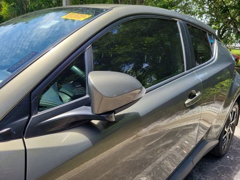 Used 2021 Toyota C-HR XLE FWD image 5