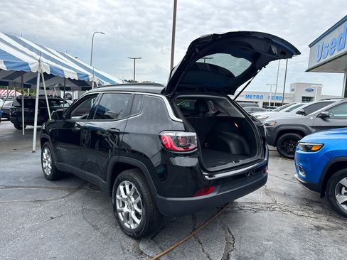 Used 2022 Jeep Compass Latitude image 16