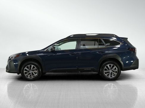 Used 2025 Subaru Outback Premium image 2