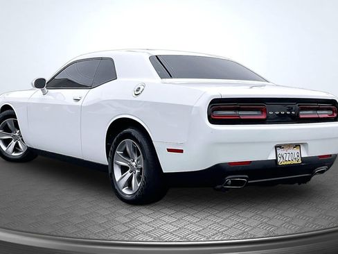 Used 2016 Dodge Challenger SXT RWD image 2