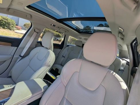 Used 2019 Volvo V90 T5 Inscription w/ Protection Package Premier image 12