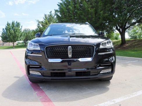 Used 2021 Lincoln Aviator Reserve w/ Equipment Group 210A AWD/4WD image 2