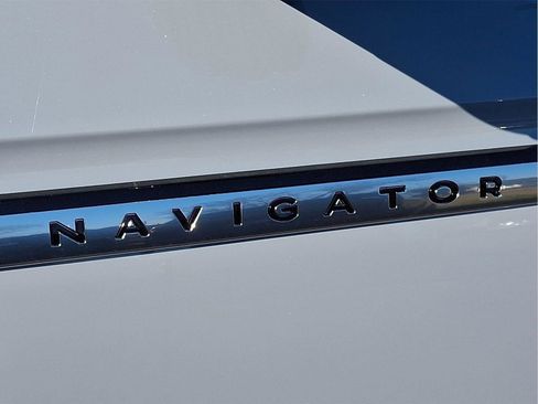 New 2025 Lincoln Navigator L Reserve image 22