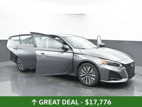 Used 2024 Nissan Altima 2.5 SV image 55