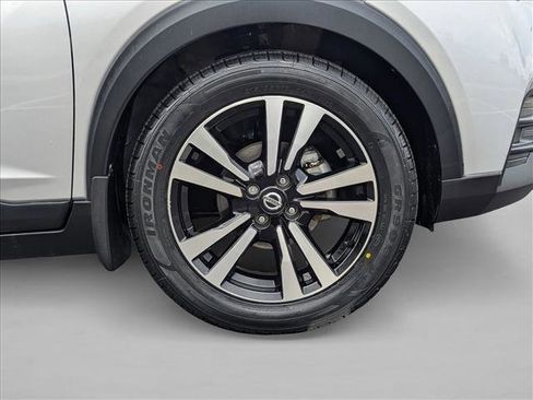 Used 2019 Nissan Kicks SV w/ Exterior Package FWD image 21