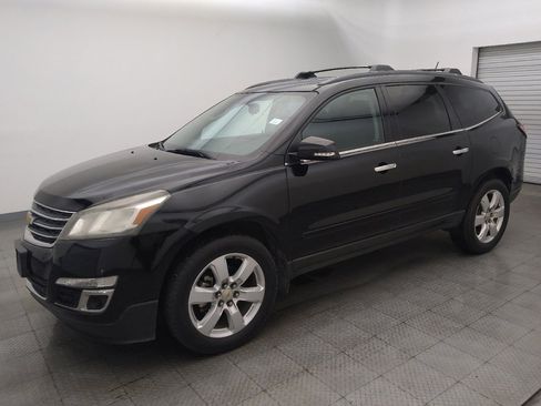 Used 2017 Chevrolet Traverse LT w/ Style and Technology Package FWD image 2