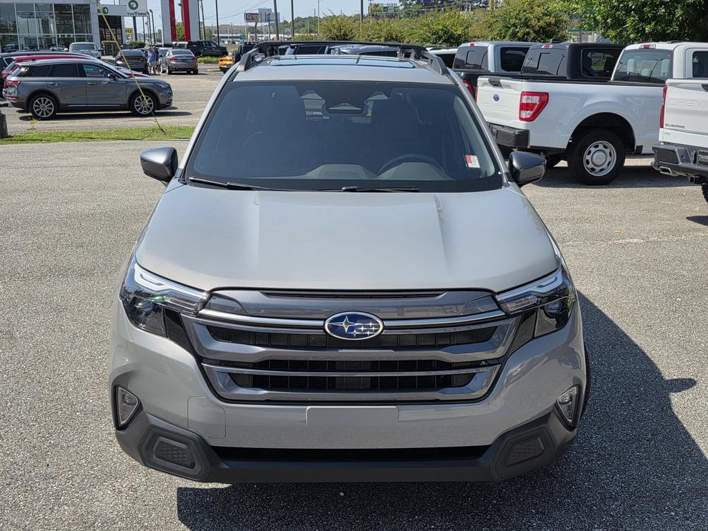 Used 2025 Subaru Forester Premium AWD/4WD image 3