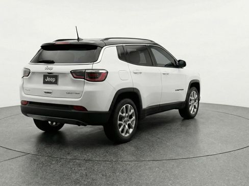 Used 2025 Jeep Compass Limited image 9
