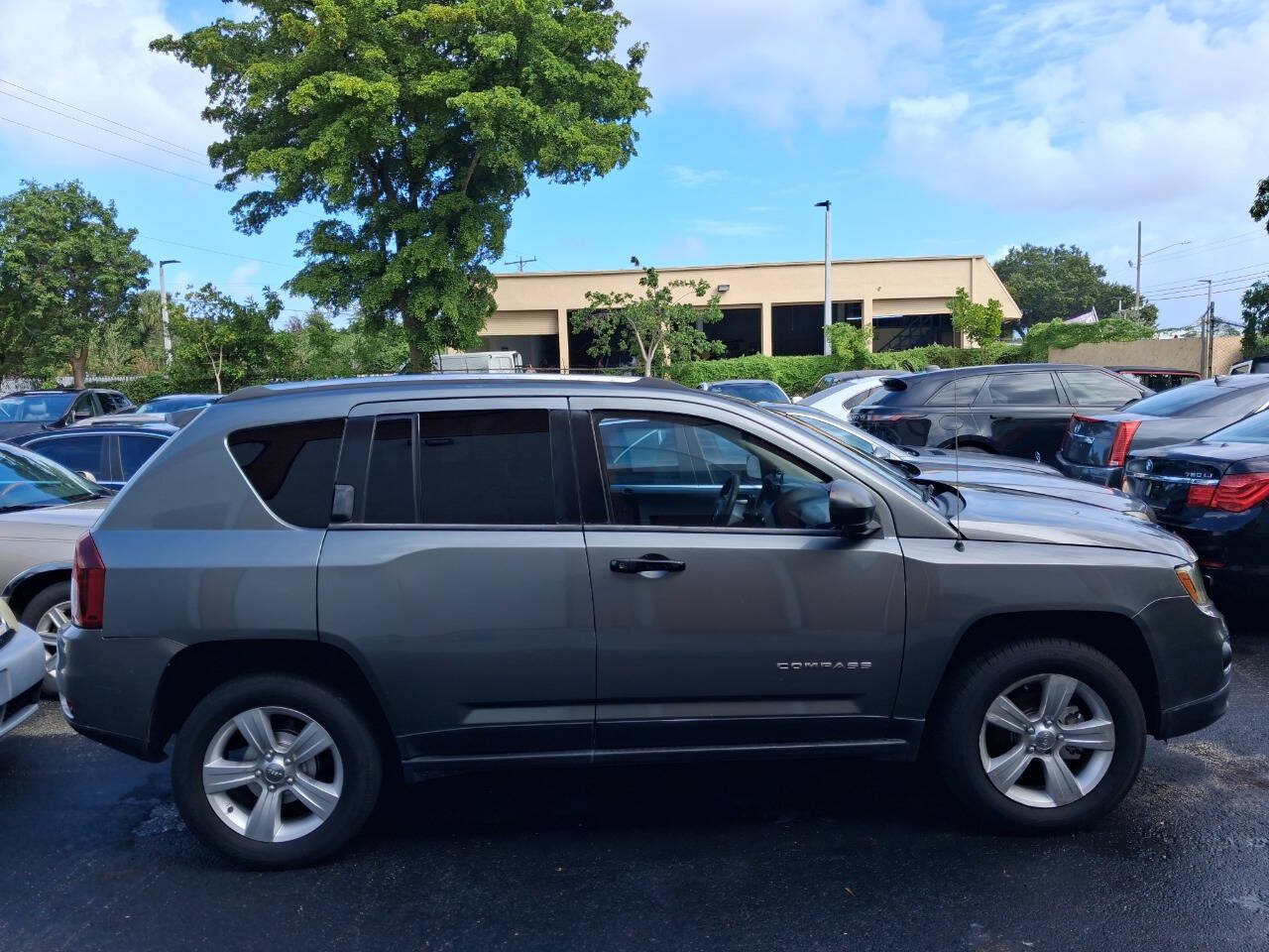 Used 2014 Jeep Compass Sport FWD image 1